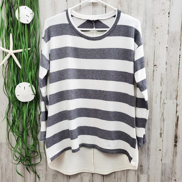 Wonderland Striped Long Sleeve Sweater Top Gray White Size Small - Picture 9 of 9